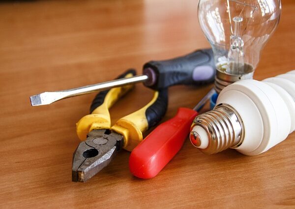 collision-repair-tools-640x480-19349678.jpeg