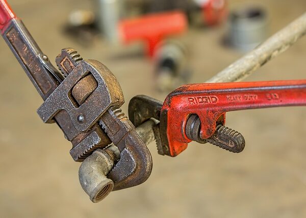 collision-repair-tools-640x480-28883719.jpeg