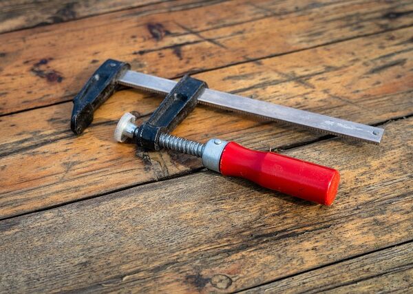 collision-repair-tools-640x480-29982042.jpeg