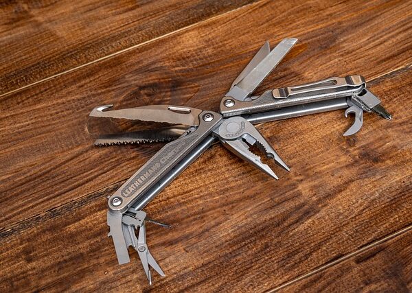 collision-repair-tools-640x480-30617188.jpeg