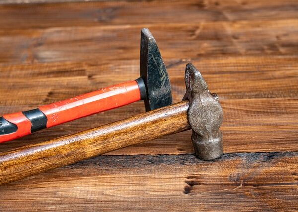 collision-repair-tools-640x480-34946013.jpeg