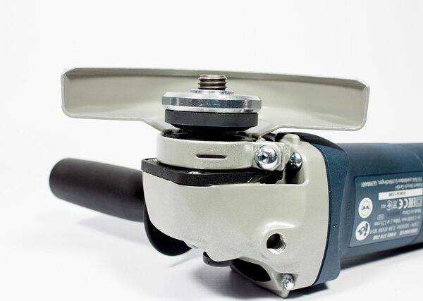 collision-repair-tools-640x480-40989894.jpeg
