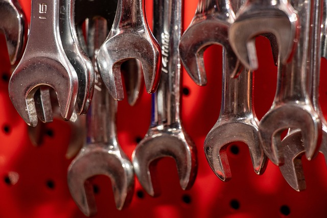 collision-repair-tools-640x480-43401660.jpeg