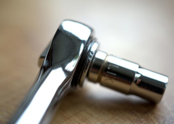 collision-repair-tools-640x480-45978198.jpeg