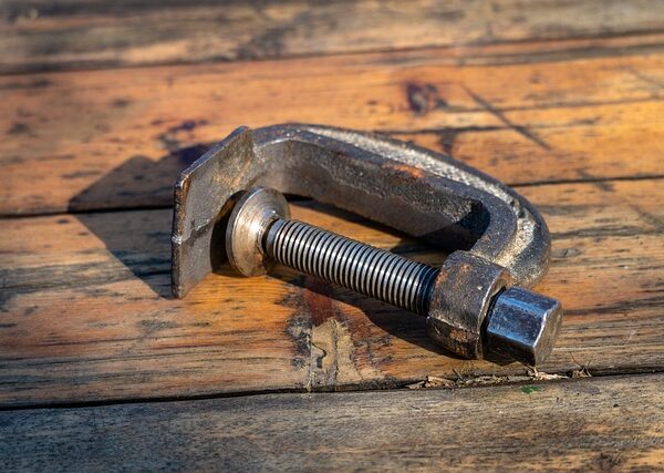 collision-repair-tools-640x480-47758920.jpeg
