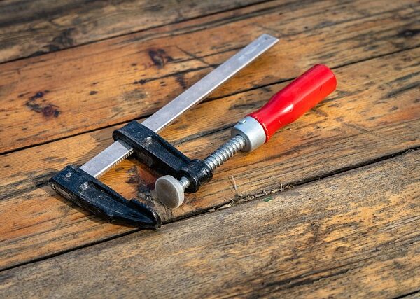 collision-repair-tools-640x480-52164137.jpeg