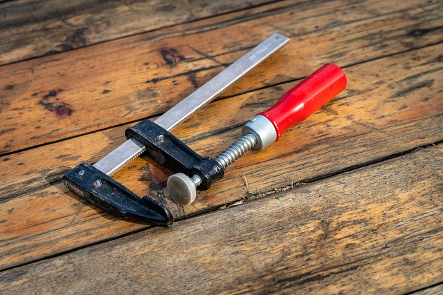 collision-repair-tools-640x480-52164137.jpeg