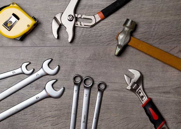 collision-repair-tools-640x480-54858989.jpeg