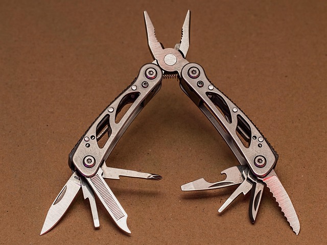 collision-repair-tools-640x480-59144120.jpeg