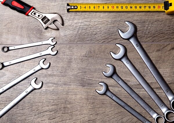 collision-repair-tools-640x480-67986300.jpeg