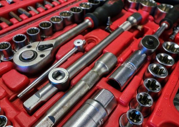 collision-repair-tools-640x480-68816371.jpeg