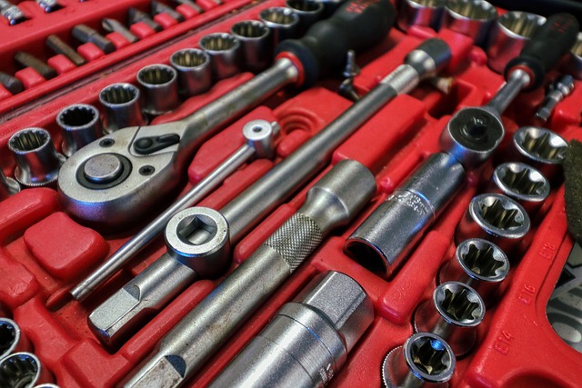 collision-repair-tools-640x480-68816371.jpeg