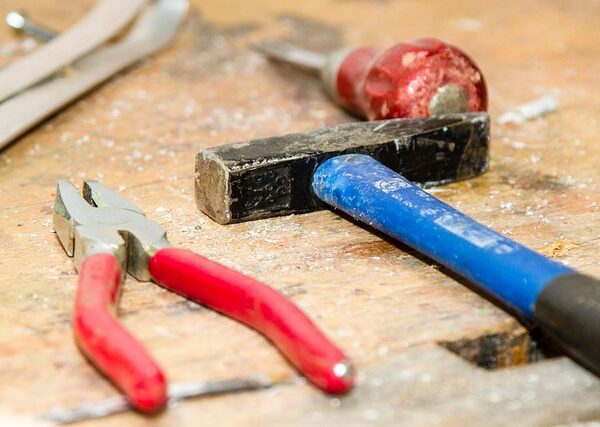 collision-repair-tools-640x480-71351041.jpeg