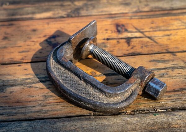 collision-repair-tools-640x480-77262159.jpeg