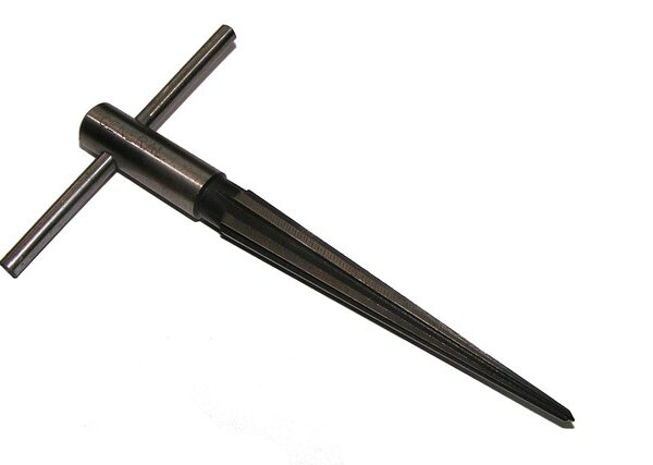collision-repair-tools-640x480-85460066.jpeg