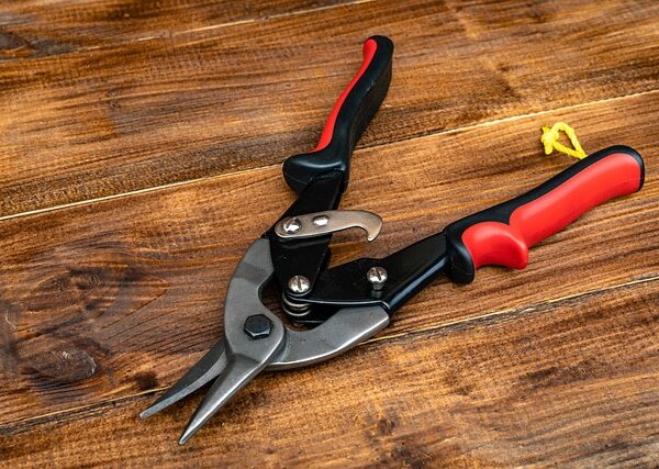 collision-repair-tools-640x480-867239.jpeg
