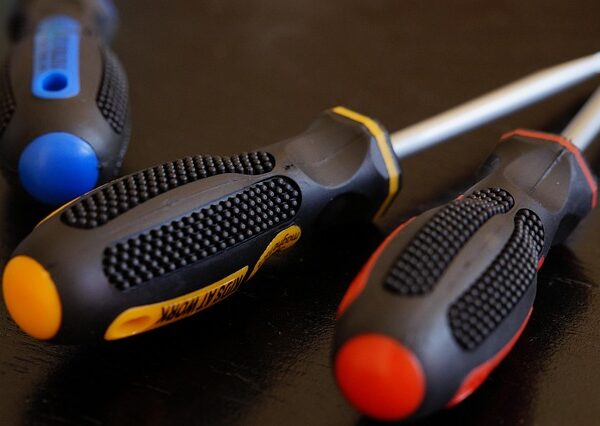 collision-repair-tools-640x480-89996810.jpeg