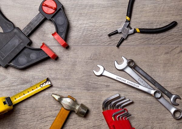 collision-repair-tools-640x480-91078684.jpeg