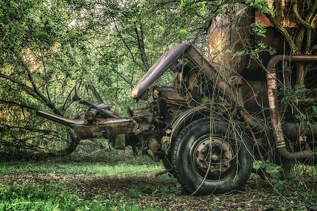 damaged-car-bumper-640x480-34745500.jpeg