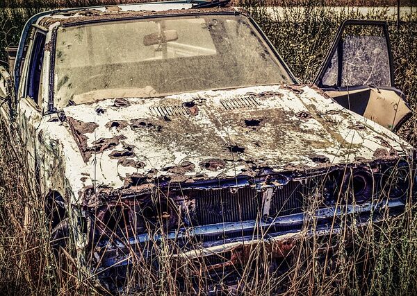 damaged-car-bumper-640x480-45124332.jpeg