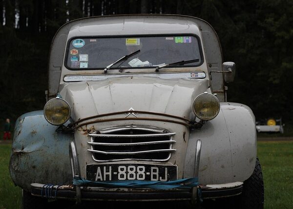 damaged-car-bumper-640x480-46644937.jpeg