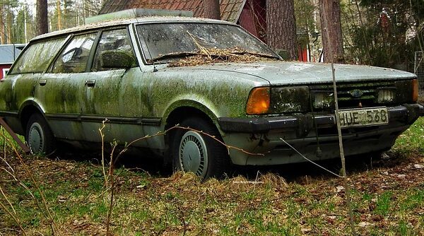 damaged-car-bumper-640x480-59231784.jpeg