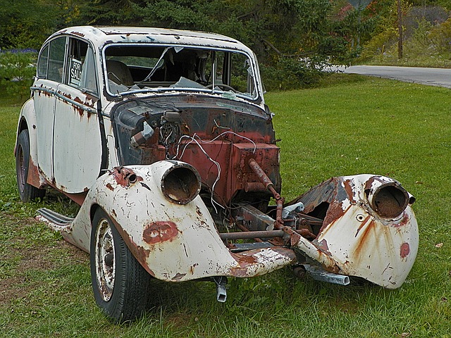 damaged-car-bumper-640x480-65420754.jpeg
