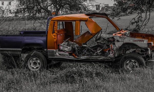 damaged-car-bumper-640x480-75441881.jpeg
