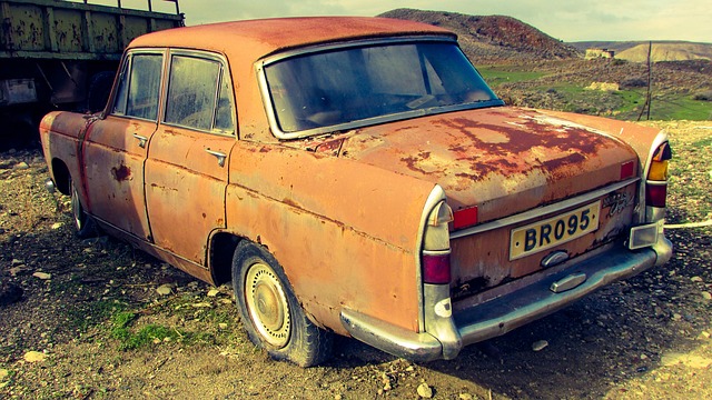 damaged-car-bumper-640x480-81298645.jpeg