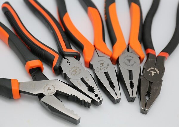 dent-removal-tools-640x480-61705116.jpeg