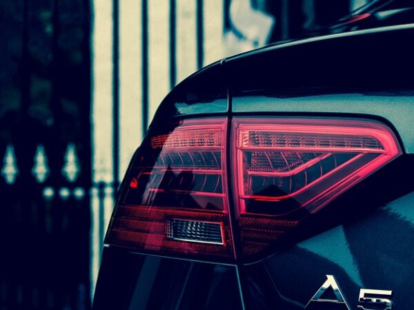 professional-auto-shop-640x480-87989915.jpeg