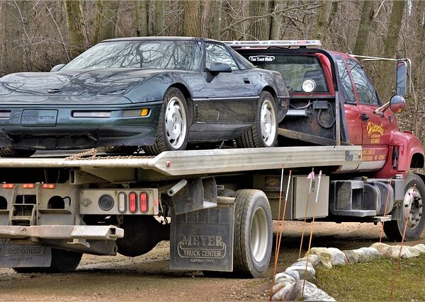 vehicle-repair-shop-640x480-20525658.jpeg