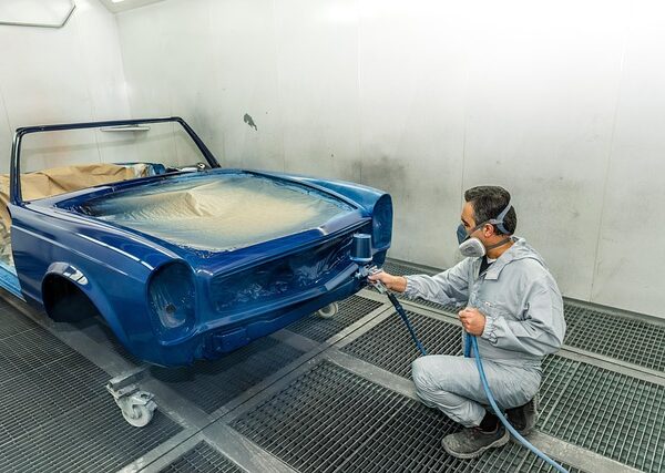 vehicle-repair-shop-640x480-33807789.jpeg