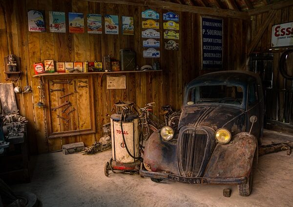 vehicle-repair-shop-640x480-3784019.jpeg