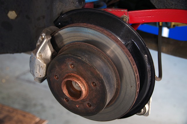 vehicle-repair-shop-640x480-47943666.jpeg