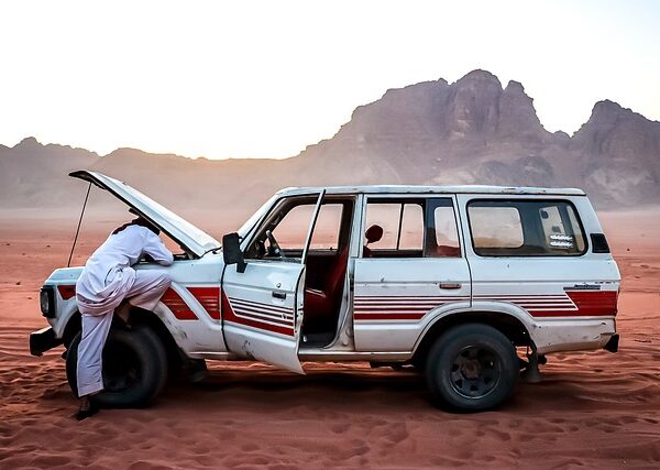 vehicle-repair-shop-640x480-49660365.jpeg