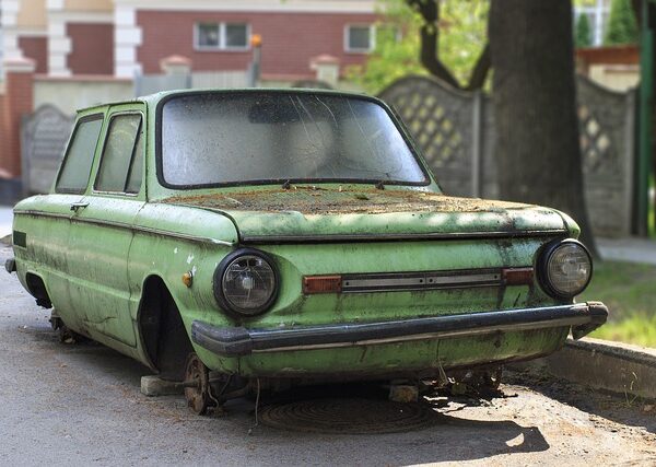 vehicle-repair-shop-640x480-57231020.jpeg