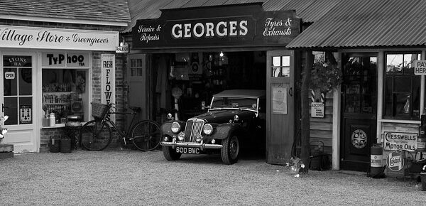 vehicle-repair-shop-640x480-65235572.jpeg