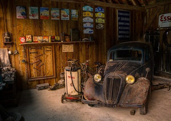 vehicle-repair-shop-640x480-72767858.jpeg