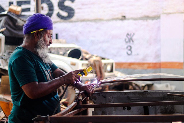 vehicle-repair-shop-640x480-91025872.jpeg
