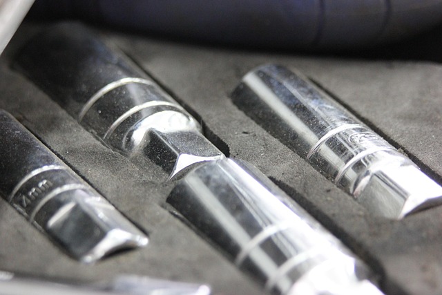vehicle-repair-shop-640x480-92567212.jpeg